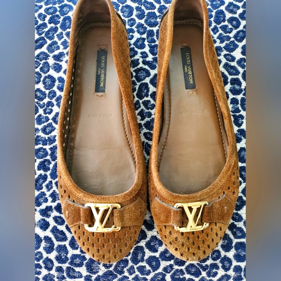 Louis Vuitton 💛🤎 Suede Moccasins - Picture 1 of 9
